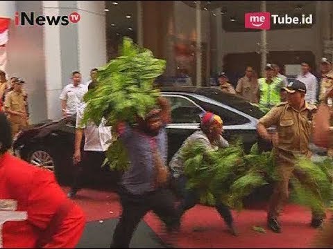 Kantor Kemendagri Diserang Oleh Kelompok Orang yang Diduga Warga Tolikara - iNews Petang 11/10