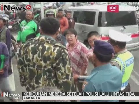 Tak Terima Mobilnya Ditabrak, Anggota TNI AL Marahi Pengendara Didepannya - iNews Pagi 18/10