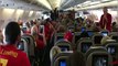Folle ambiance dans l'avion des supporters belges pour Saint-Petersbourg
