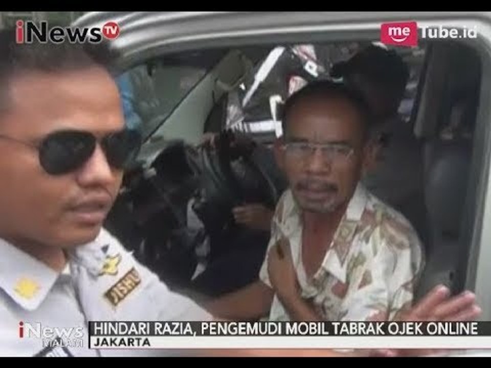 Menghindari Parkir Liar, Sebuah Mobil Tabrak Pengemudi Ojek Online - iNews Malam 30/10