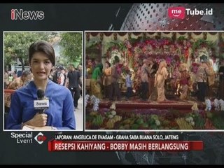 Скачать видео: Warga Berkumpul di Luar Gedung Pernikahan Kahiyang-Bobby - Special Event 08/11