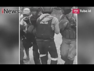 Video herunterladen: 1 Anggota Brimob Tertembak Pada Bagian Kaki Saat Operasi Pembebasan Warga Papua - iNews Sore 18/11