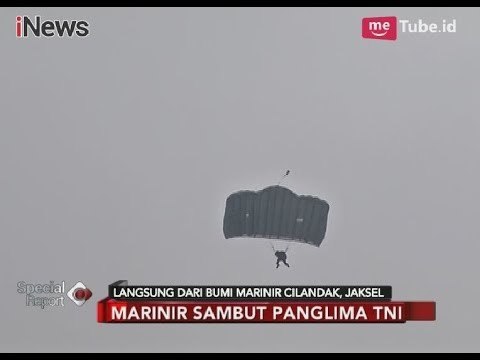 Atraksi Terjun Payung Warnai Kedatangan Panglima TNI ke Korps Marinir - Special Report 21/12