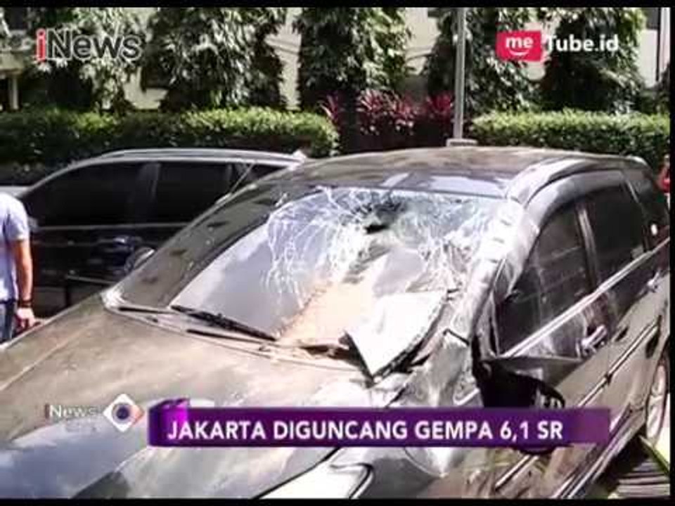 Guncangan Gempa yang Cukup Kuat Membuat Sebuah Mobil Tertimpa Runtuhan Gedung - iNews Sore 23/01