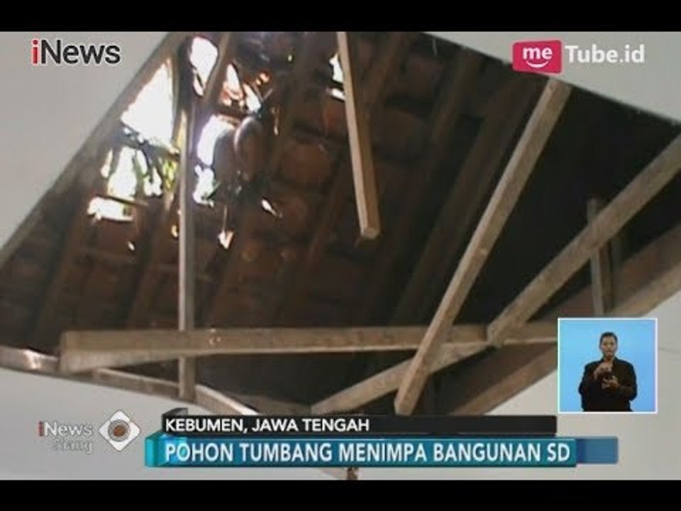 Pohon Tumbang Menimpa Ruang Kelas SD di Kebumen, Aktivitas  Belajar Terganggu - iNews Siang 28/01