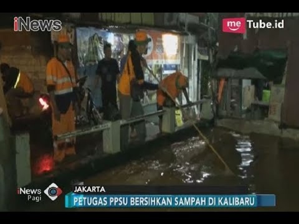 Air Kalibaru Mulai Meluap, Petugas PPSU Bersihkan Sampah yang Tersangkut - iNews Pagi 07/02