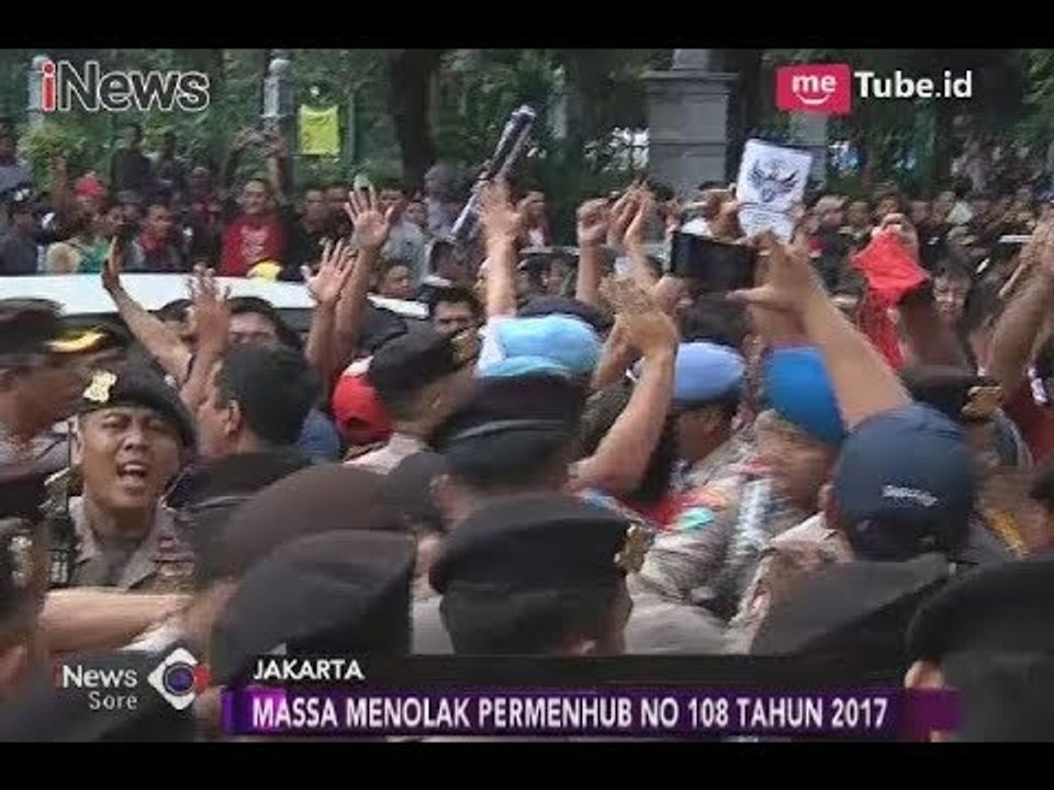 Saling Dorong Antar Pendemo, Aksi Unjuk Rasa Driver Taksi Online Ricuh - iNews Sore 14/02