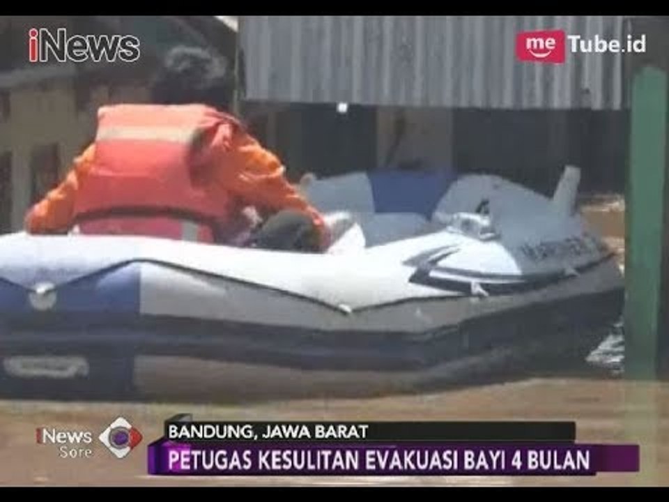 Aksi Petugas BPBD Selamatkan Bayi yang Terjebak Banjir di Bandung - iNews Sore 26/02