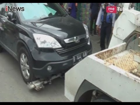 Tak Terima Diderek Paksa, Pengemudi dan Petugas Dishub Terlibat Adu Mulut - iNews Malam 07/03