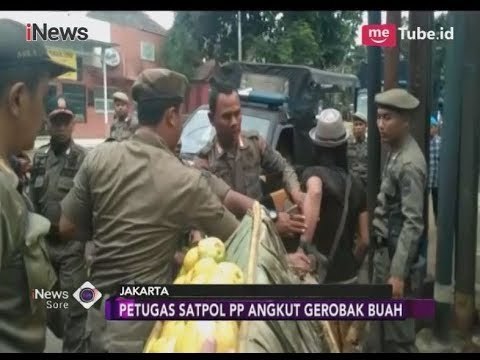 Gelar Razia Tertib Trotoar, Satpol PP Angkut Paksa Gerobak Buah - iNews Sore 17/03