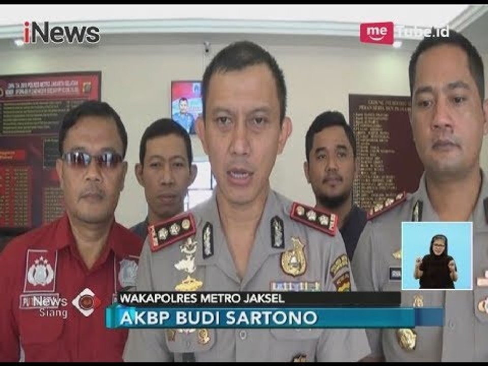 Polres Metro Jaksel Olah TKP Pasca Jatuhnya Besi Proyek Rusunawa - iNews Siang 19/03