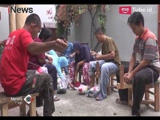 Video herunterladen: Wah! Jelang Piala Dunia Rusia, Warga Majalengka Gotong Royong Menjahit Bahan Bola - iNews Pagi 28/03