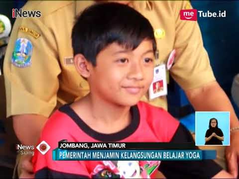 Pemkab Jombang Sekolahkan Helmi yang Rawat Neneknya Seorang Diri - iNews Siang 13/04