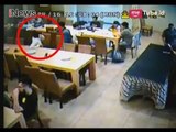 Aksi Dua Maling Curi Tas Isi Uang dan Handphone Milik Wartawan Terekam CCTV - iNews Pagi 17/04