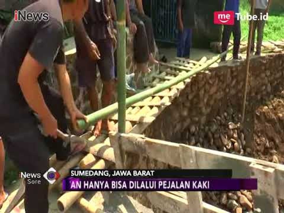Jalan Penghubung Ambles, Warga Ganeas Buat Jembatan Bambu - iNews Sore 22/04