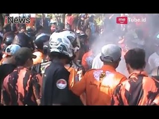 Download Video: MA Tolak Kasasi Ketua KPU Makassar, Ribuan Pendukung Paslon Adu Bentrok - iNews Malam 23/04