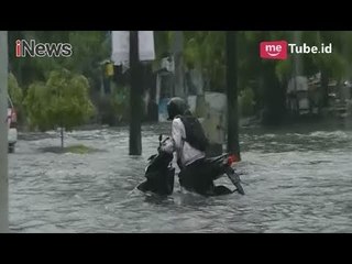 Download Video: Waspada!! Banjir Satu Meter di Kota Medan Sebabkan Kendaraan Mogok - iNews Pagi 26/04