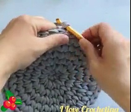 Crochet. Seamless Joining of Rows When Knitting in a Circle. Thick Yarn
