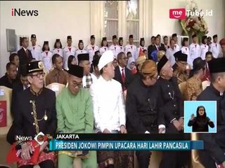 Скачать видео: Peringati Upacara Hari Pancasila, Tamu Undangan Kompak Berbusana Adat - iNews Siang 01/06