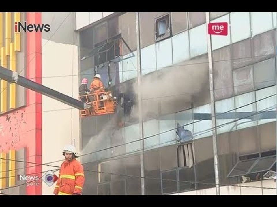 Kantor Starvision Terbakar, 16 Unit Pemadam Kebakaran Diterjunkan - iNews Sore 30/05