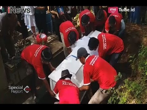 Isak Tangis Keluarga Iringi Pemakaman Siswi SMP yang Tewas Gantung Diri - Special Report 01/06