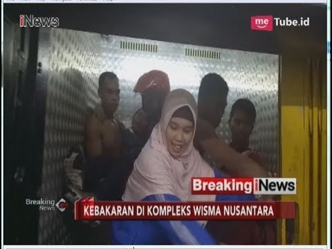 Tiga Lantai Gedung Annex Terbakar, Seorang Karyawan Pingsan - Breaking iNews 05/06