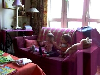 semaine avec Omi-les enfants devant la télé