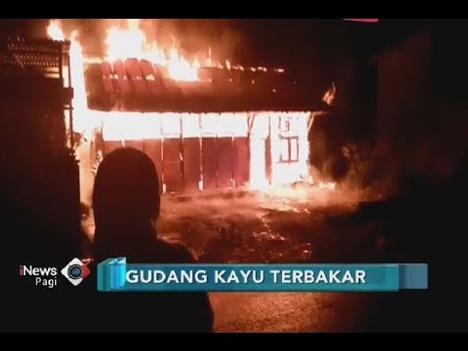 Diduga Akibat Korsleting Listrik, Gudang Kayu di Agam Ludes Terbakar - iNews Pagi 28/06