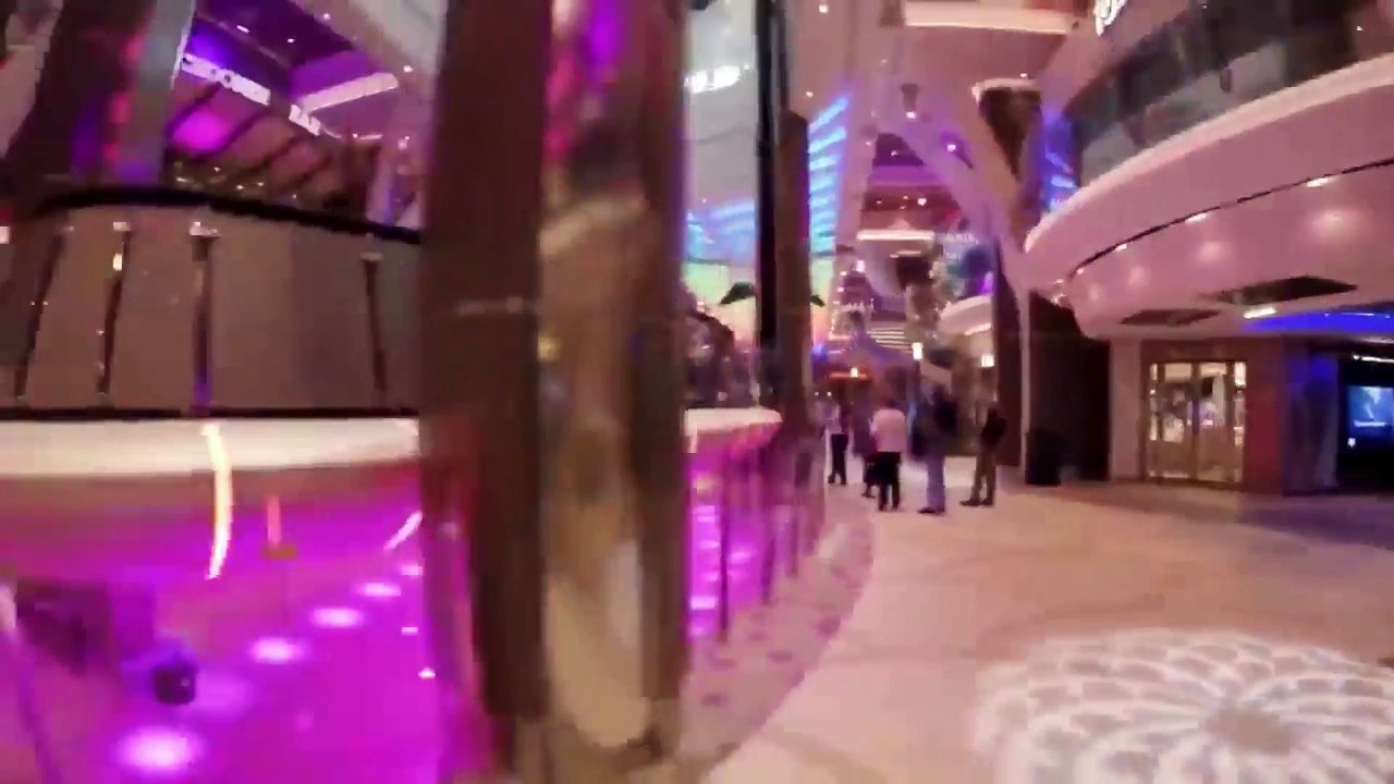 Tour of World s Biggest Cruise Ship