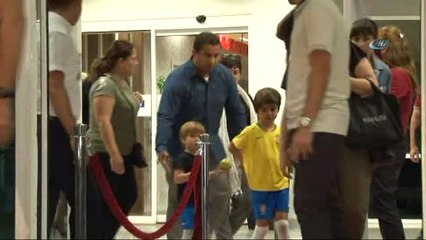 Gazetecilerden Shakira'ya Baklava İkramı