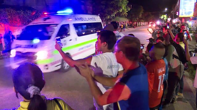 Rescatados los 12 niños y su entrenador de cueva de Tailandia