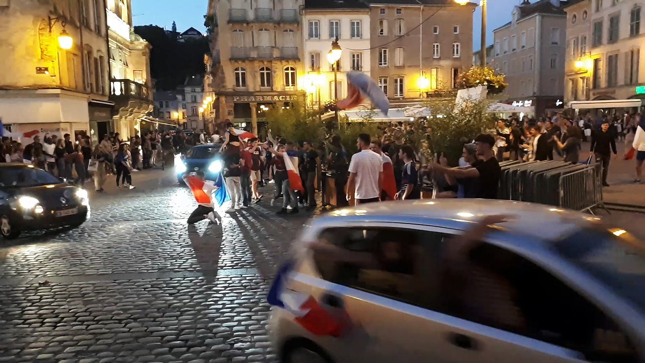 La joie place des Vosges à Epinal après la victoire