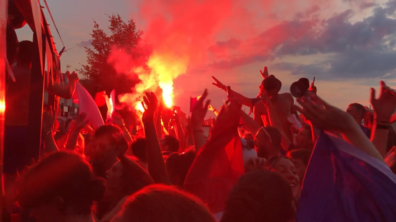 Effusion de joie à la victoire des bleus