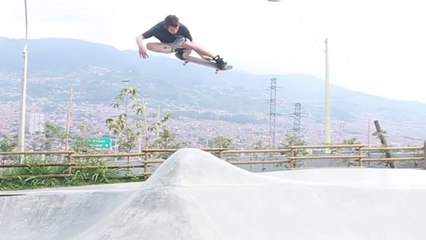 Arizona Iced Tea in Medellin Chimba De Parche Episode 2