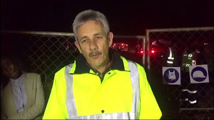 Sudáfrica: un muerto y 20 heridos al estrellarse avión