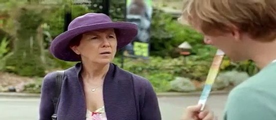 Please Like Me S02 E06 Lapin La Cocotte