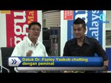 Datuk Dr. Fazley Yaakob chatting dengan peminat