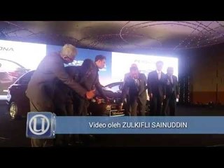 Proton lancar Persona baharu