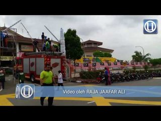 Descargar video: Pelajar SMK Taman Nusa Damai guna 1,500 botol bangunkan 'Menara Berkembar Petronas'