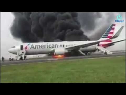 Pesawat American Airlines terbakar ketika hendak berlepas