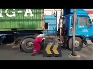 Bukan sebarangan 'akak lori'