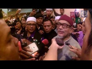 Kepulangan Abdul Hadi di lapangan terbang