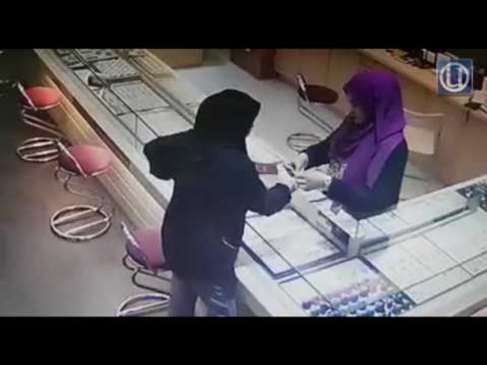 Wanita larikan gelang emas RM10,000 diburu