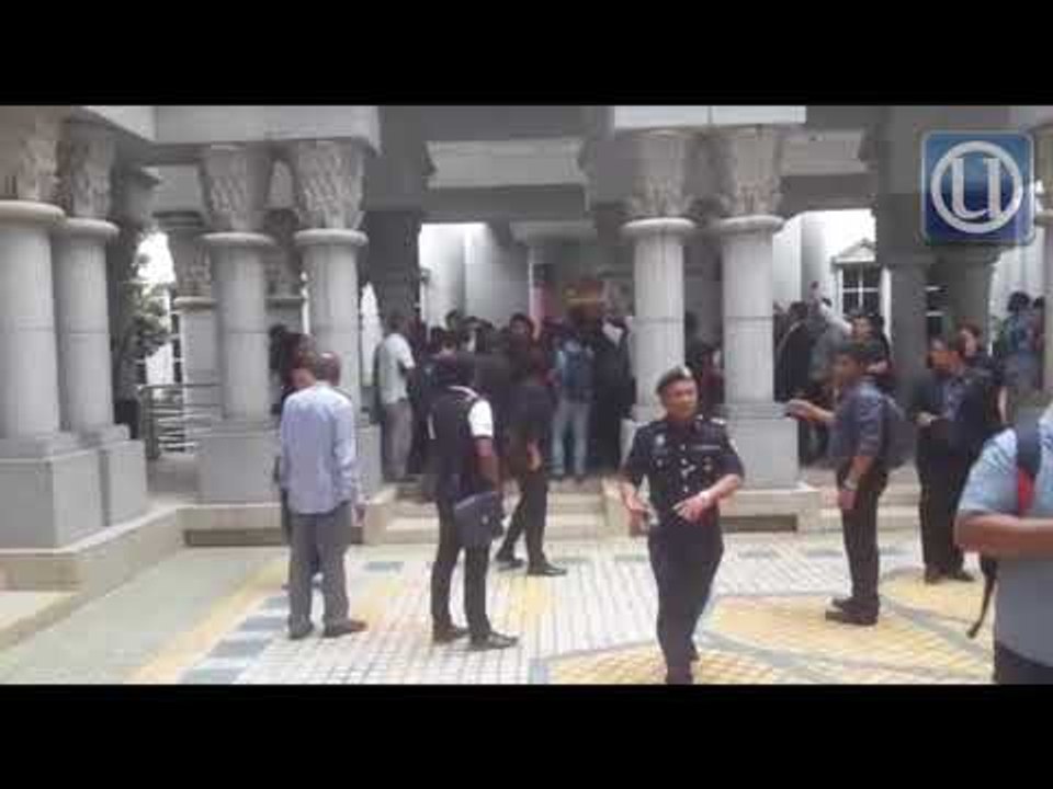 Isa Samad tiba di Mahkamah Majistret Putrajaya untuk direman