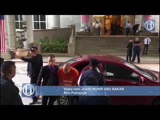 Setiausaha Politik direman enam hari