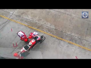 Krew Ducati sedang menyiapkan jentera Dovizioso yang bertanding dalam MotoGP