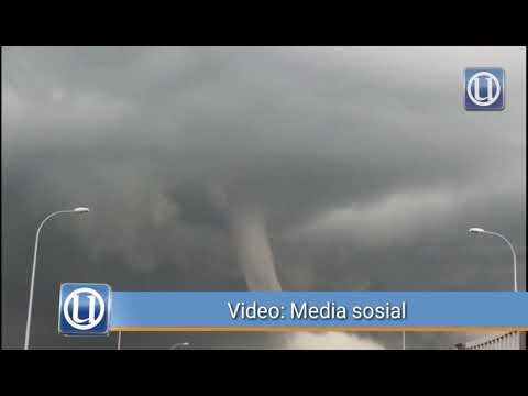 Belalai air di Jambatan Pulau Pinang