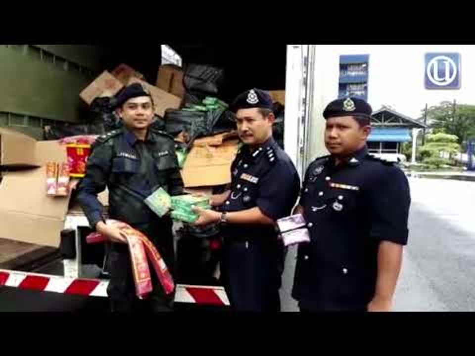 147 kotak mercun dalam lori ditinggalkan