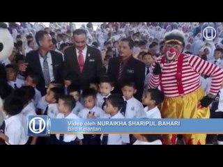 Badut dan Kungfu Panda datang sekolah