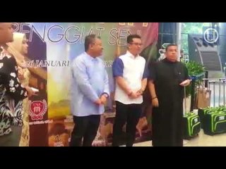 23 penggiat seni tunai umrah